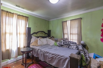 1502 E 49th-6