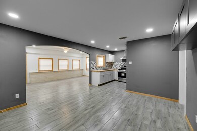 204 Cedarview Dr, Palestine, TX 75803 - photo 7