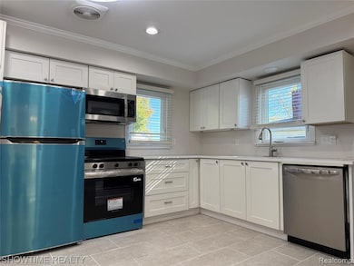 2210 Willow St, Port Huron, MI 48060 - photo 4