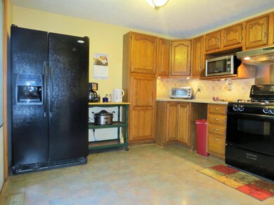Spacious Cook's Kitchen