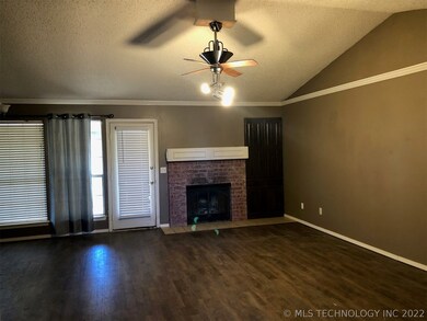 6203 S Cedar Place, Broken Arrow, OK 74011 - photo 2