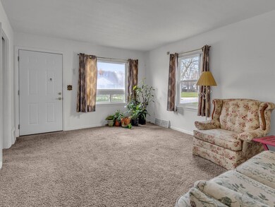 12-web-or-mls-2707 Forest Ave Lansing 12