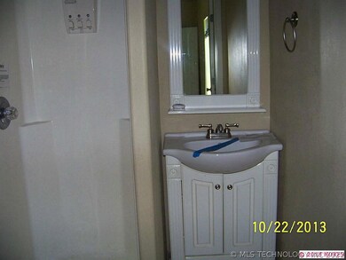 907 W Division St, Henryetta, OK 74437 - photo 6