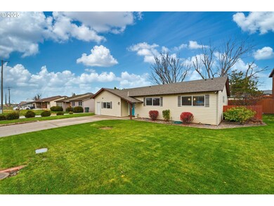 303 Dehaven St, Milton Freewater, OR 97862 - photo 4