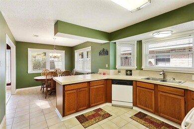 Eat-in Kitchen
