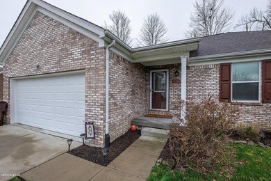 9102 Woodhold Ct, Louisville, KY 40291 - photo 2