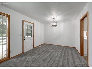 570 NE 24th St, Gresham, OR 97030 - photo 4