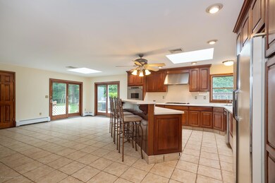 04_3PrimroseLn_5_Kitchen_HiRes
