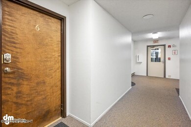 06-Unit Hall Entry_SLS_-8218