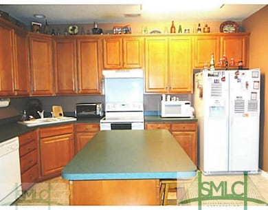 Kitchen. With an Island