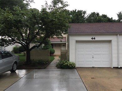 Front View w/Garage