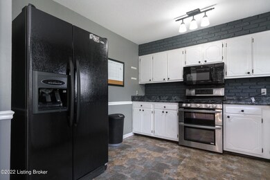 5505 Oakcreek Ln, Louisville, KY 40291 - photo 6