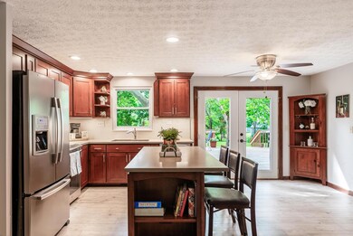 R_5173_Rasberry_Bush_Court__054