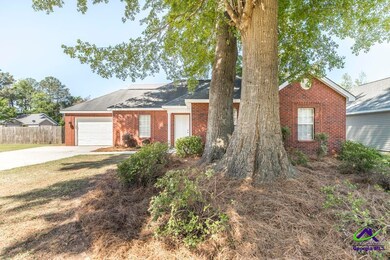 118 Rolling Woods Cir, Warner Robins, GA 31088 - photo 2