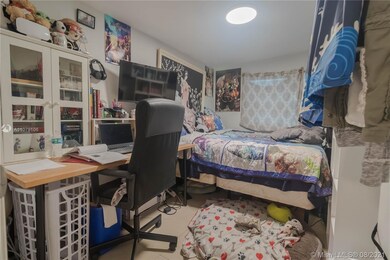 bedroom front unit 2/2