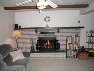 1048 N 10th St, Whitehall, PA 18052 - photo 4