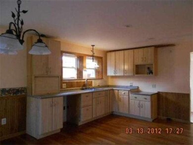 213 Douglas St, Uxbridge, MA 01569 - photo 6