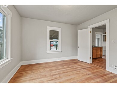 621 Oregon Way, Longview, WA 98632 - photo 3