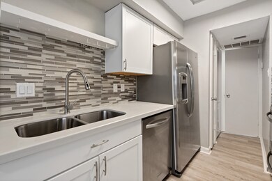 2750 Holly Hall St unit 801, Houston, TX 77054 - photo 6