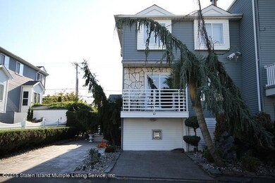 42 Country Dr S, Staten Island, NY 10314 - photo 2