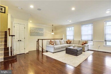 10621 Yorktown Dr, Fairfax, VA 22030 - photo 4