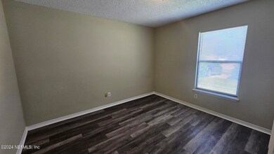 4516 Melissa Ct N, Jacksonville, FL 32210 - photo 3