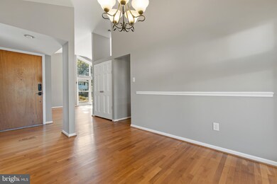 8336 Carnegie Dr, Vienna, VA 22180 - photo 7