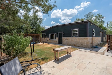 202 E Newton St, Luling, TX 78648 - photo 3