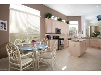 Light and bright with eat-in kitchen and stainless