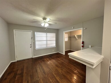 8819 Timberside Dr unit 3, Houston, TX 77025 - photo 5