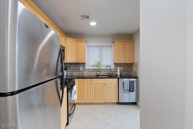 471 N Midland Ave unit 10, Saddle Brook, NJ 07663 - photo 6
