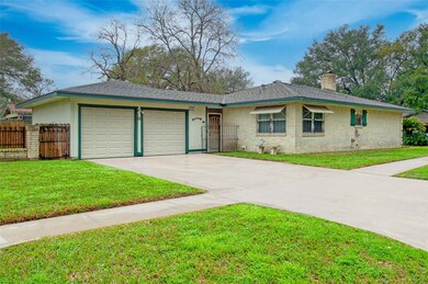 4103 Saratoga Dr, Houston, TX 77088 - photo 2