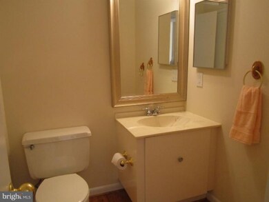 5407 Southport Ln, Fairfax, VA 22032 - photo 3