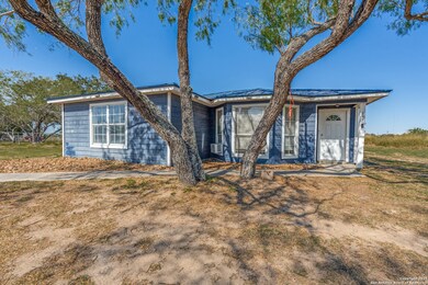 217 Cimarron Dr, Floresville, TX 78114 - photo 5