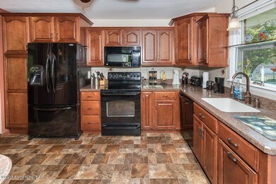 139 Frangorma Dr, Shavertown, PA 18708 - photo 6