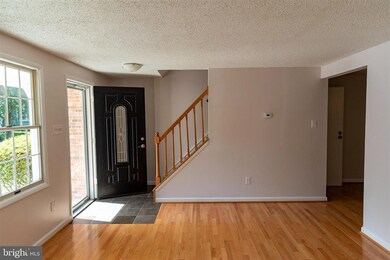 8693 Bent Arrow Ct, Springfield, VA 22153 - photo 5