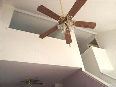 Grand entry with cathedral ceilings....