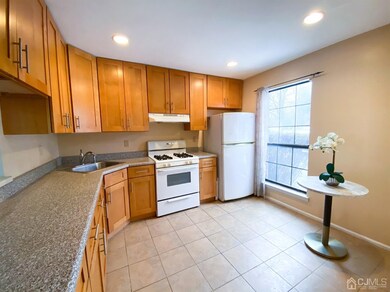 167 Chippenham Ct unit 2167, Piscataway, NJ 08854 - photo 2