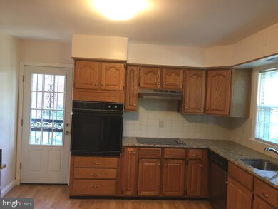 930 Ray Rd, Hyattsville, MD 20783 - photo 3