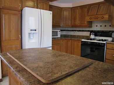 873 Castlebar Dr, North Tonawanda, NY 14120 - photo 4