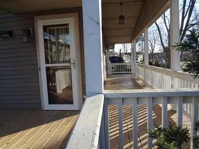 1611 Sacramento Dr, Carpentersville, IL 60110 - photo 4