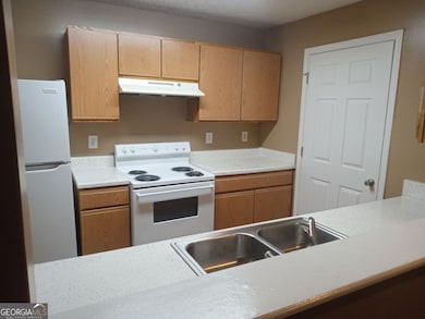 8202 Fairington Village Dr, Lithonia, GA 30038 - photo 2