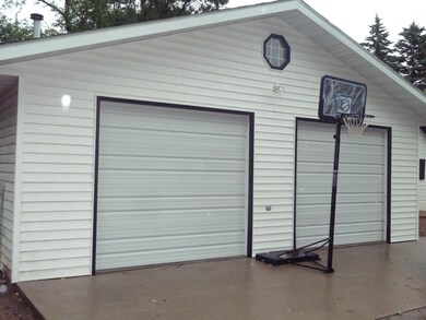 1408 3rd Ave NW, Jamestown, ND 58401 - photo 2