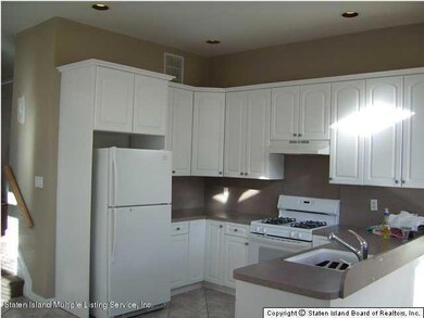 16 Sharrotts Rd, Staten Island, NY 10309 - photo 3