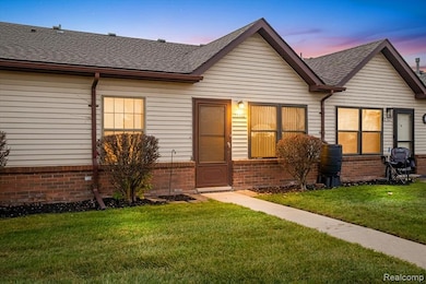 23650 Cottrell St unit 18, Clinton Township, MI 48035 - photo 3