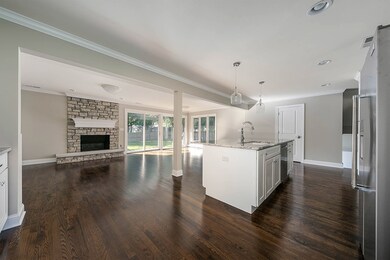 308 Sycamore Dr, Naperville, IL 60540 - photo 6