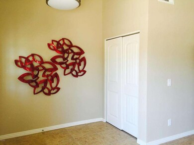Entry/Coat Closet