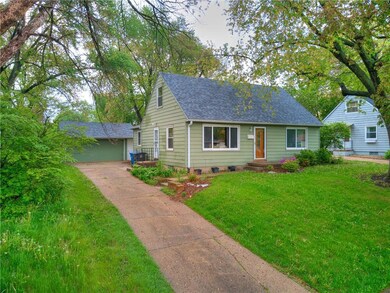 4113 Ardmore Rd, Des Moines, IA 50310 - photo 2