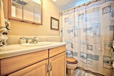 Guest/2nd Bath
