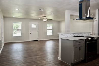 1005 Midas Ln, Alvin, TX 77511 - photo 7